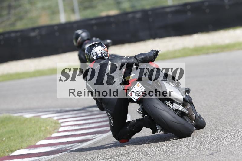 /53 16.09.2025 Track Day Domi Aegerter ADR/Gruppe gruen/backside